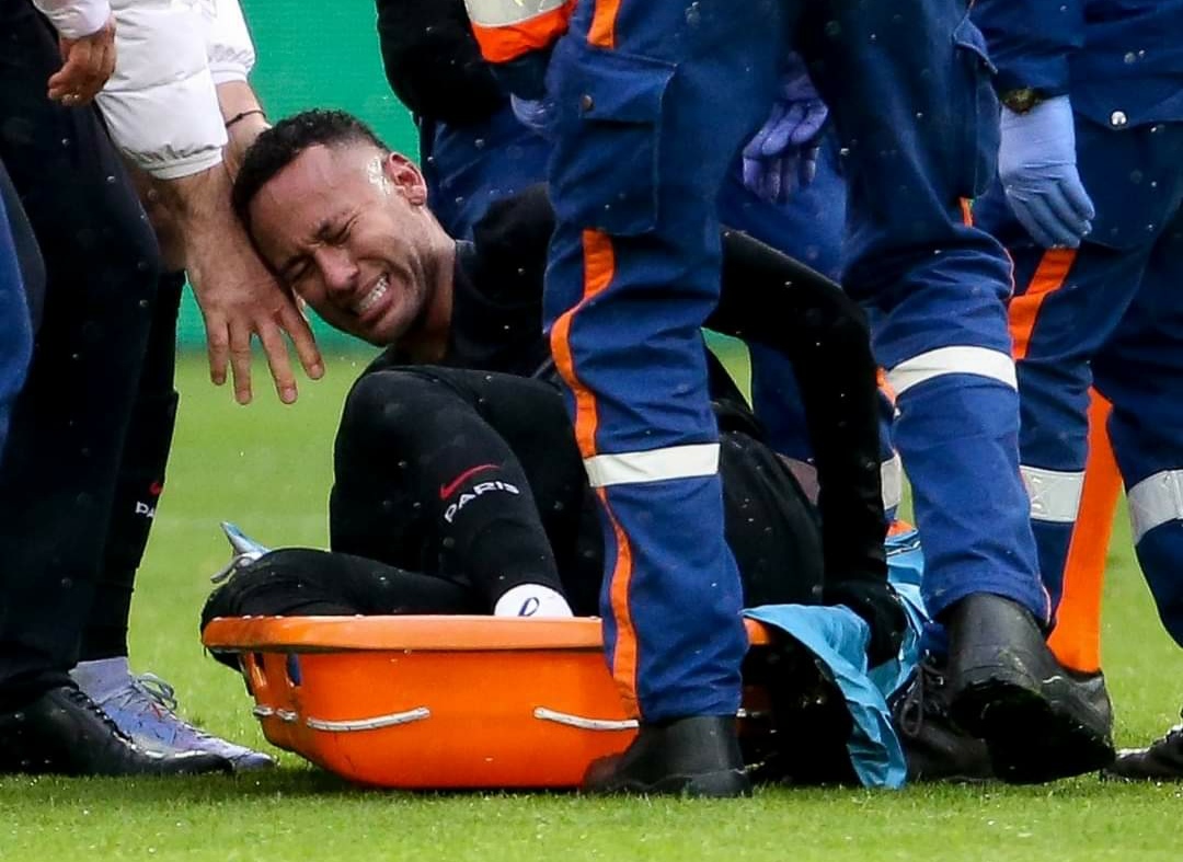 إصابة نيمار في مباراة سان جيرمان وليل في الدوري الفرنسي