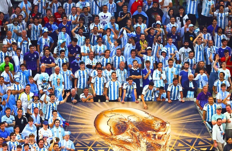 جماهير الأرجنتين تفوز بجائزة "الفيفا"