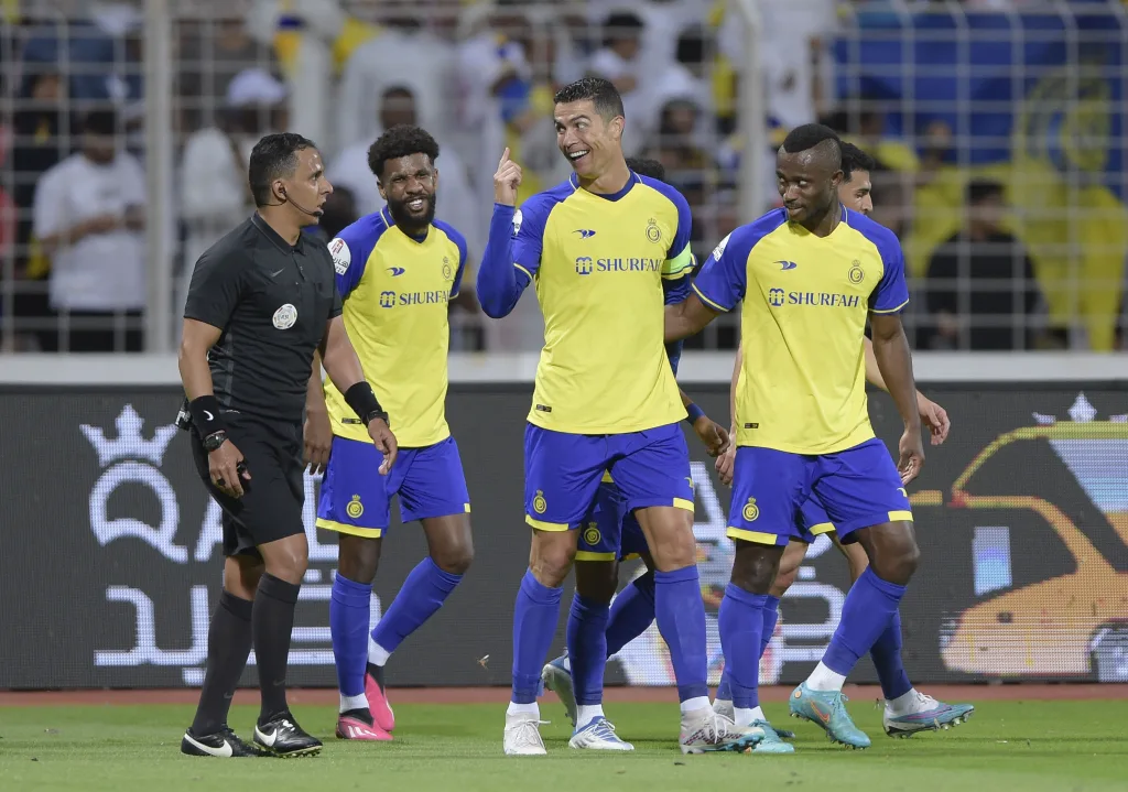 رونالدو يصنع التاريخ برقم استثنائي في دوري المحترفين السعودي