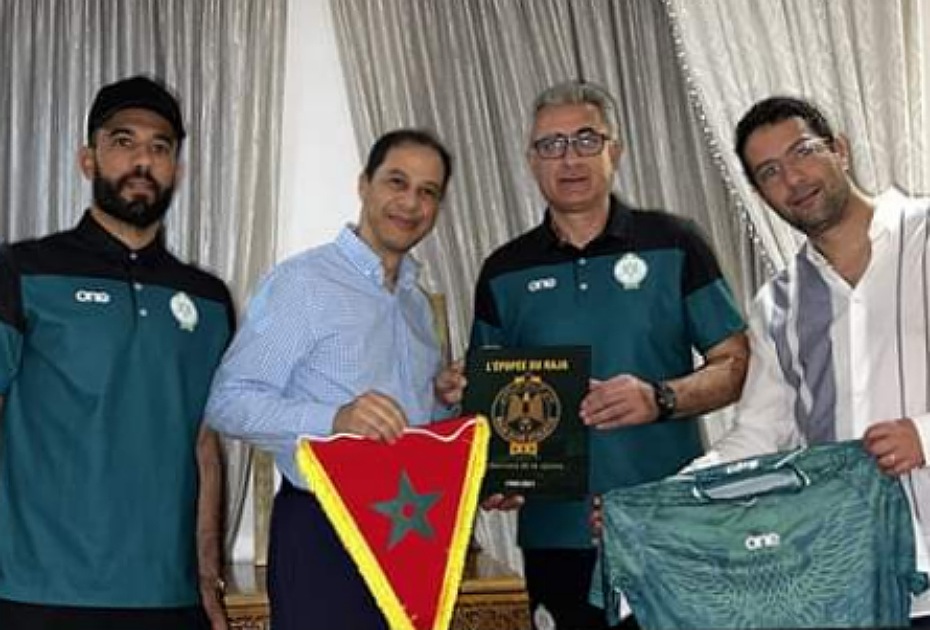 سفير المغرب بتنزانيا يقيم مأدبة عشاء على شرف بعثة الرجاء الرياضي بعد الفوز على سيمبا