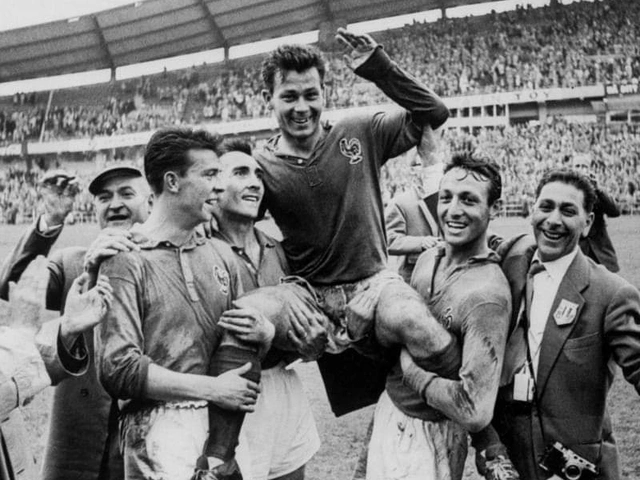 وفاة الفرنسي جوست فونتين المدرب الأسبق لمنتخب المغرب وأفضل هداف في نسخة واحدة من كأس العالم