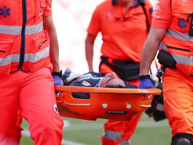 ياسين بونو يتعرض إلى إصابة تضطره لمغادرة ملعب مباراة فريقه ضد ألميرية