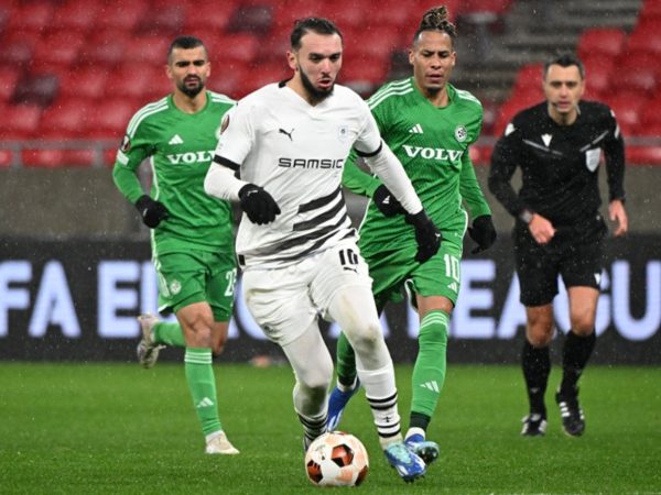 الاتحاد الفرنسي لكرة القدم يصدر قرارا مثيرا للجدل تجاه اللاعبين المسلمين بمنع ارتداء سراويل داخلية تغطي الركبة