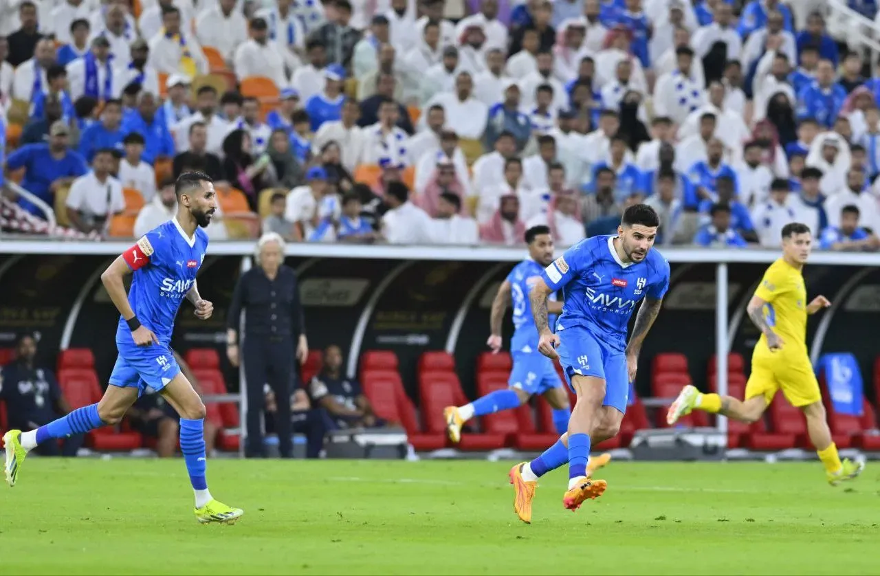 كم مباراة تفصل الهلال عن كسر رقم الأهلي التاريخي في الدوري السعودي؟